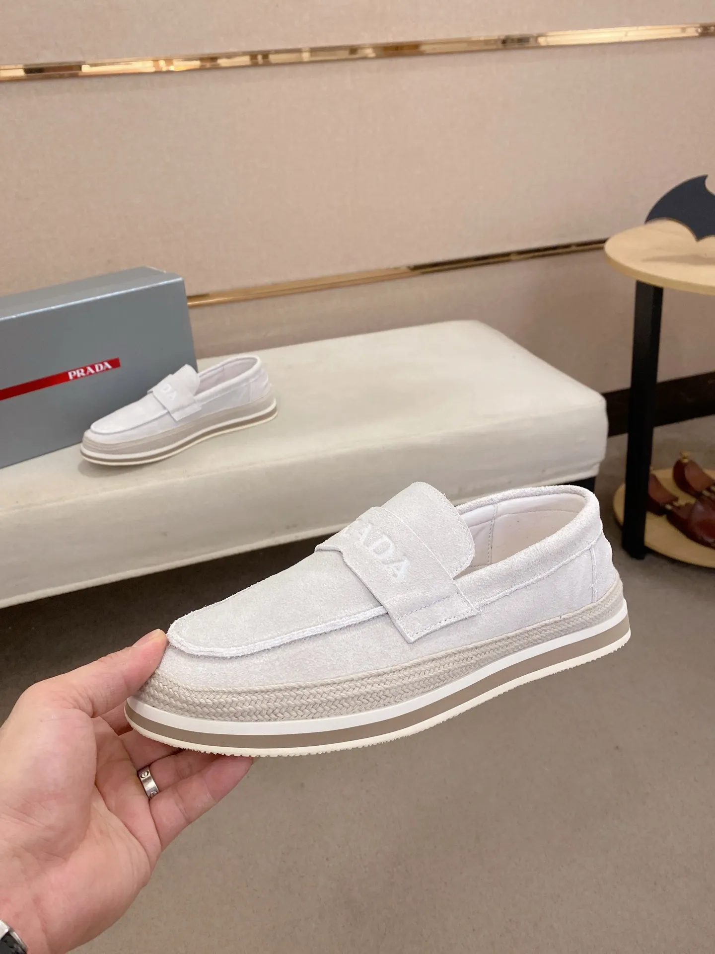 Men's shoes 💰 480💰 ✔️✔️✔️Top high version High-quality new PRADA (Prada) counters are launched at the same time. The new men's shoes and 😘fabrics are purely handmade in Niujing. Lining: Full cowhide lining. 👍🏿High-end☄️Open-molded non-slip rubber outsole, exquisite lines, simple and elegant, comfortable and high-end for leisure travel. Code number: 38-44. Can be customized45
